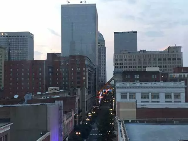 8UP Elevated Drinkery & Kitchen