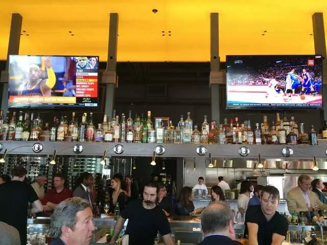 8UP Elevated Drinkery & Kitchen