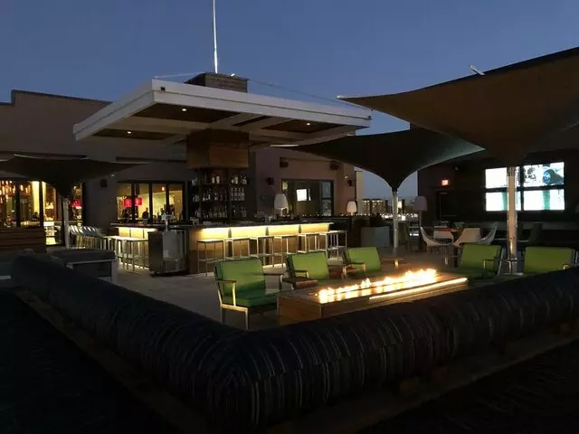 8UP Elevated Drinkery & Kitchen