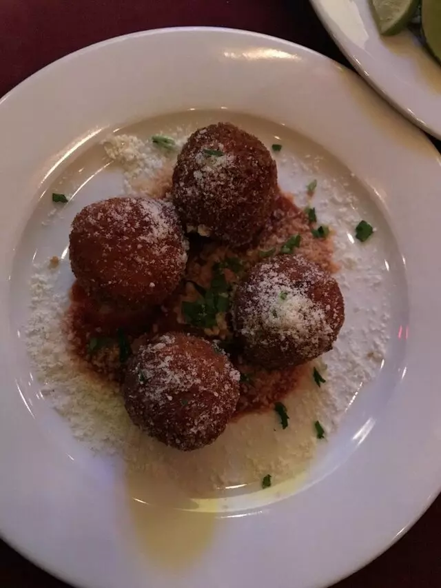 8UP Elevated Drinkery & Kitchen