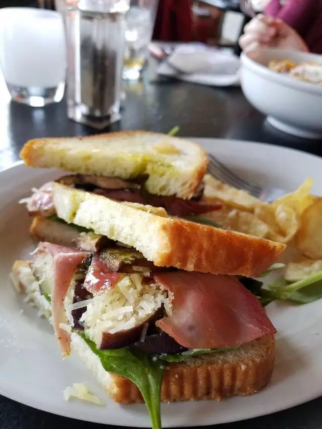 Amici Cafe