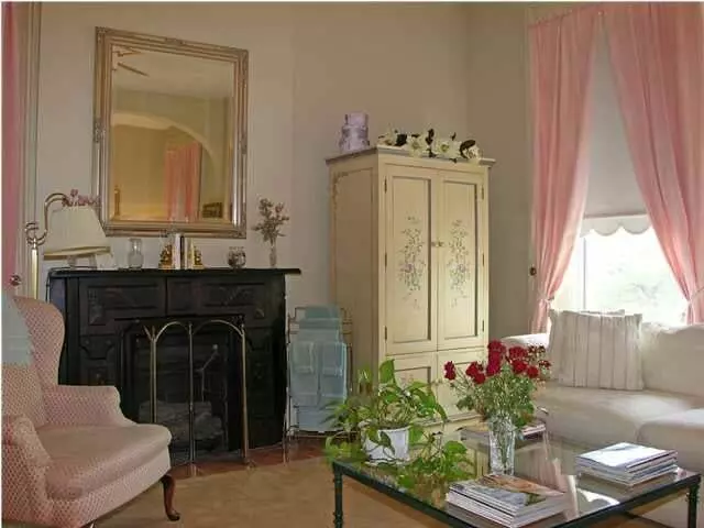 Aleksander House
