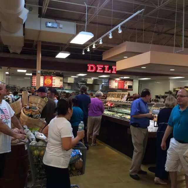 Lucky&apos;s Market