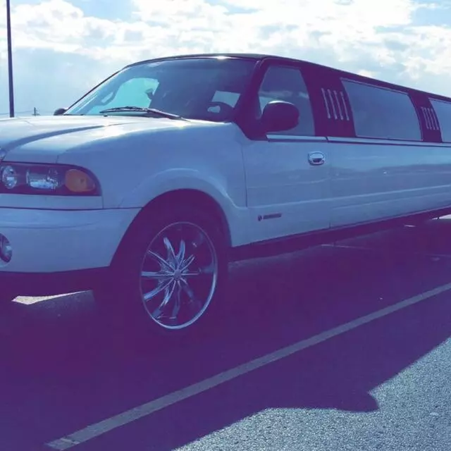 2 Vets And A Limo