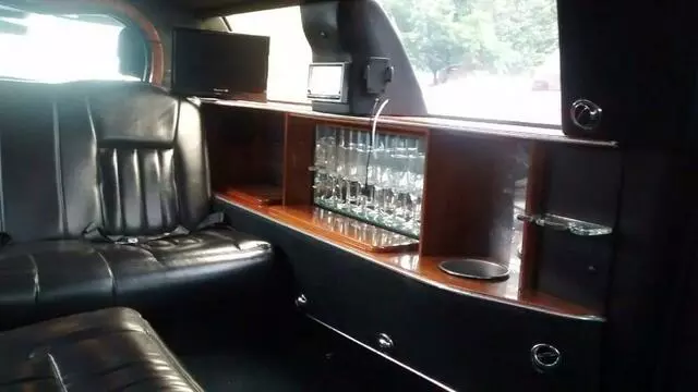 2 Vets And A Limo