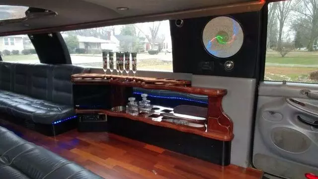 2 Vets And A Limo