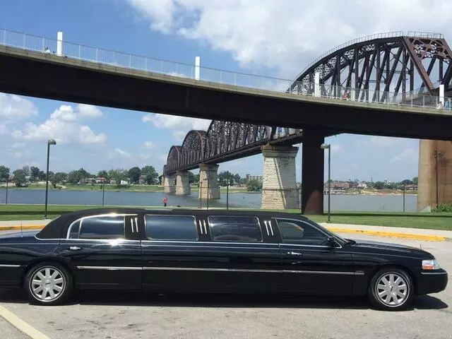 2 Vets And A Limo