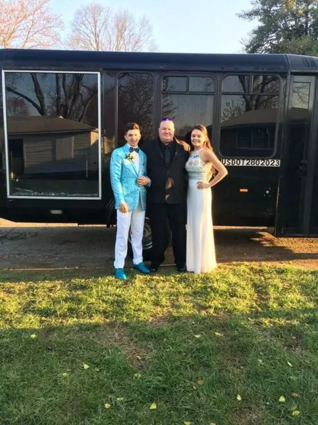 2 Vets And A Limo