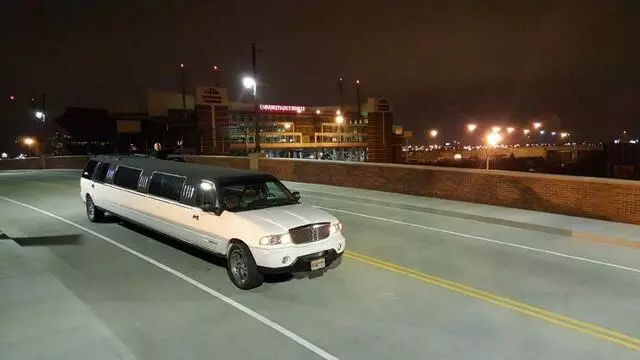2 Vets And A Limo
