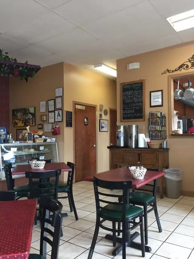 Alley Cat Cafe & Catering