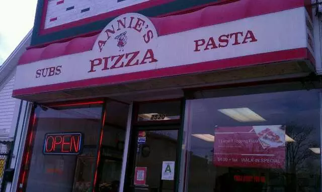 Annie’s Pizza