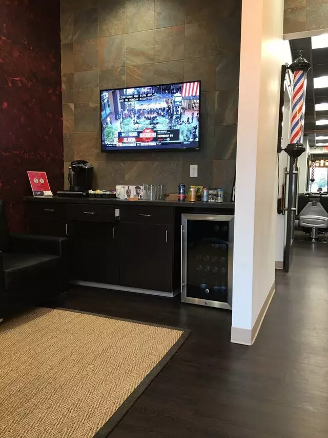 18/8 Fine Men’s Salon - Louisville