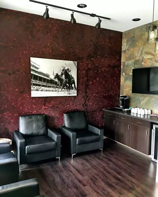 18/8 Fine Men’s Salon - Louisville