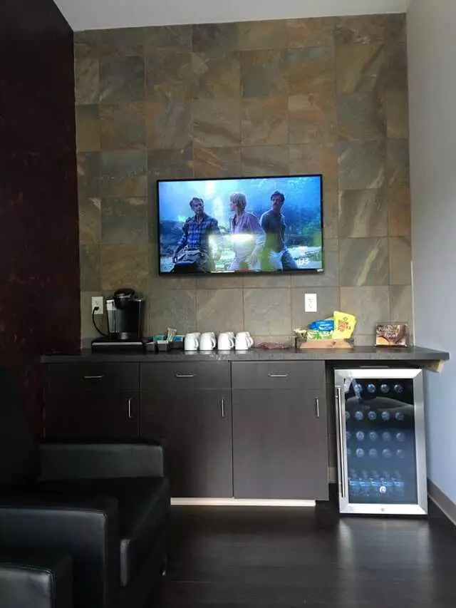18/8 Fine Men’s Salon - Louisville