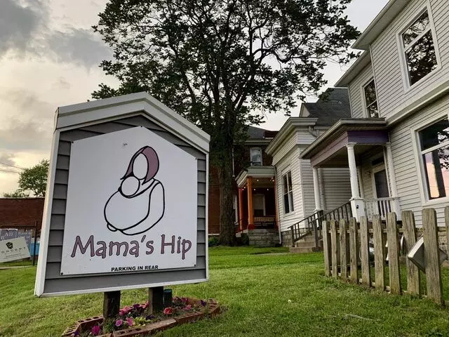 Mama&apos;s Hip